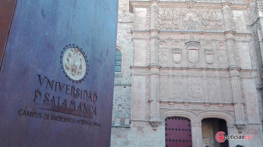 U universidad 2018 reloj