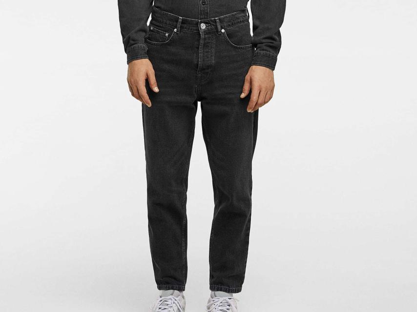 Pantalón recto de Zara, 25,95 euros.