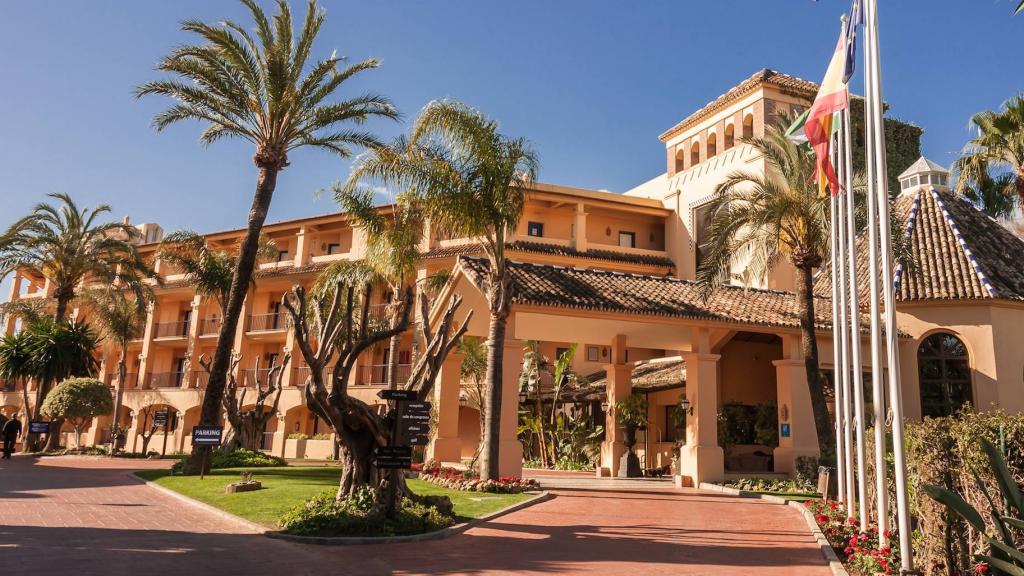 Imagen de la entrada del hotel.