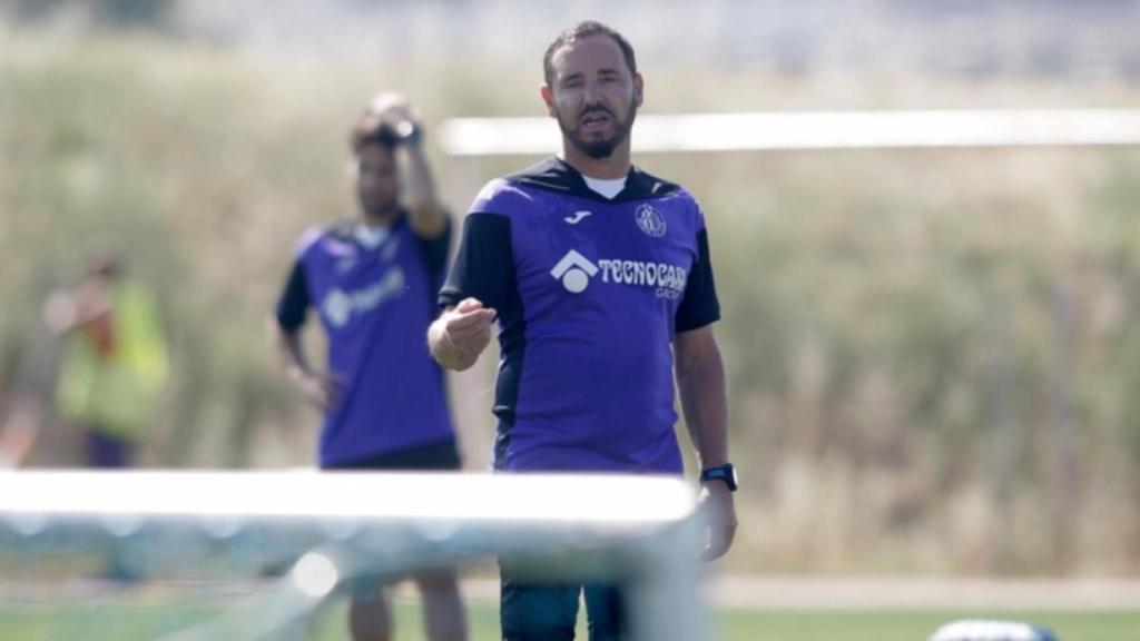 Bordalás, en un entrenamiento del Getafe. Foto: Twitter (@GetafeCF)