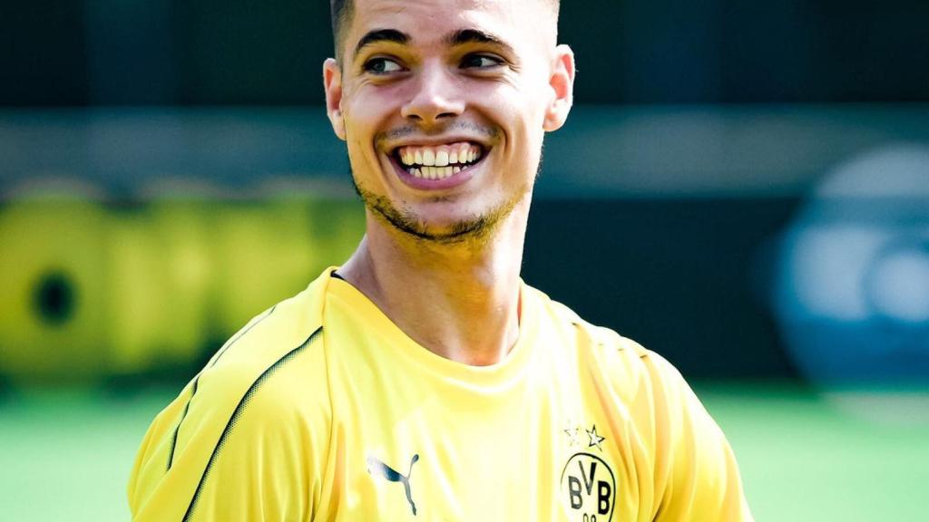 Weigl entrenando con el Dortmund. Foto: Twitter (@JuWeigl)