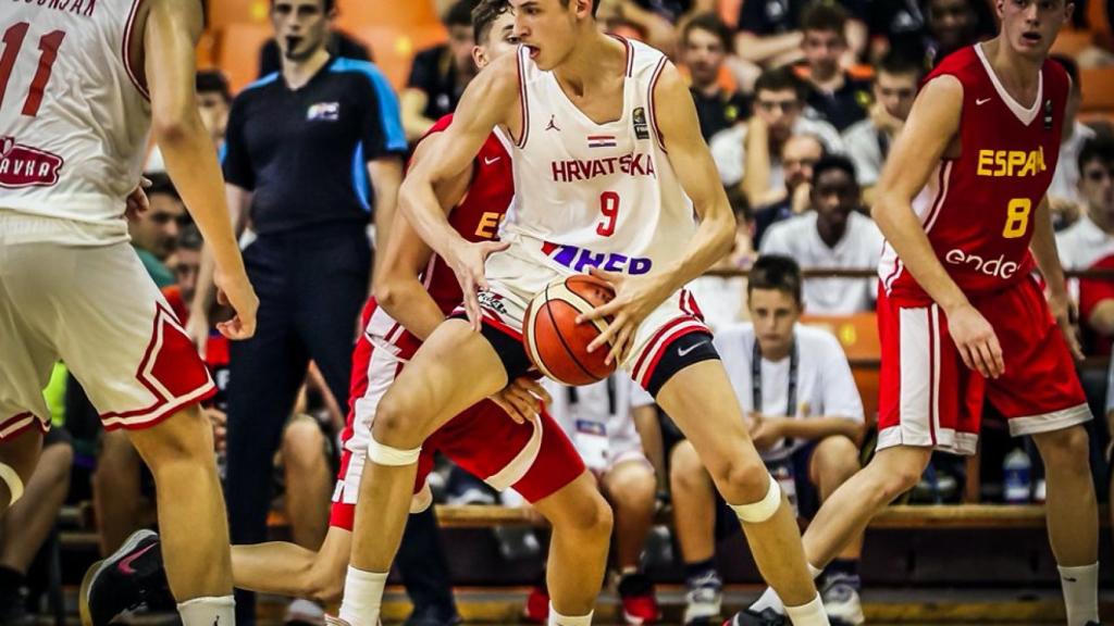 Tisma, durante la final del Europeo Sub16. Foto: fiba.basketball