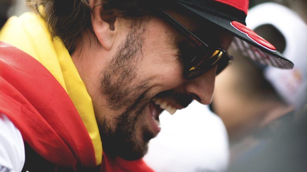 Fernando Alonso, celebrando la victoria Twitter: (@McLarenF1)