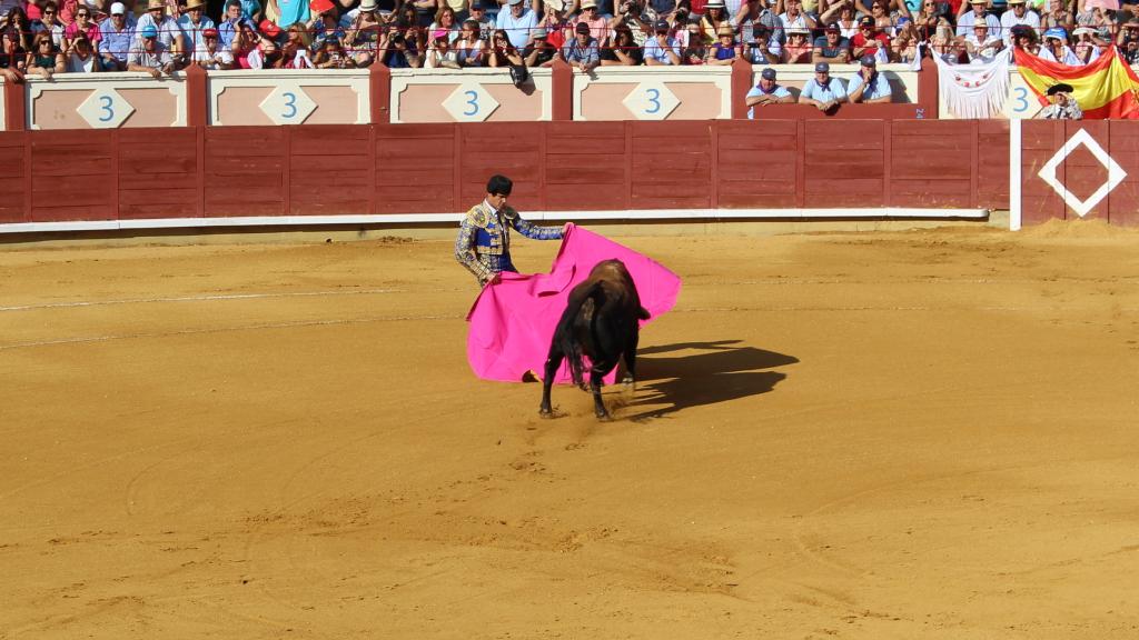 El diestro toreando en Cuenca.