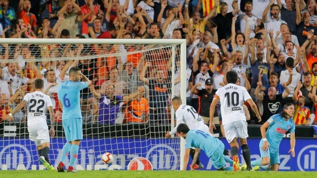 Rodrigo marca en el Valencia - Atlético de Madrid