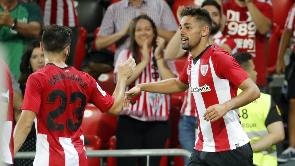 Nolaskoain celebra un gol con el Athletic