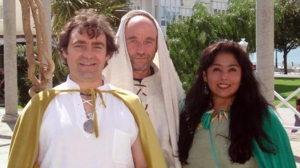 Aneiros en el medio de Peggy Herrera y Germán Vaquero, la pareja que ejercerá de pregonera este año