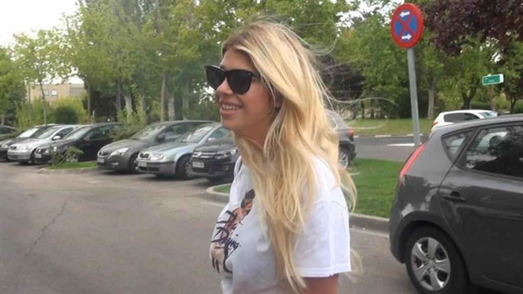 Anita Matamoros por las calles de Madrid.