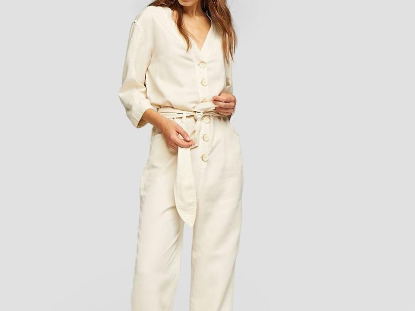 Mono Stradivarius, 39,99 euros.