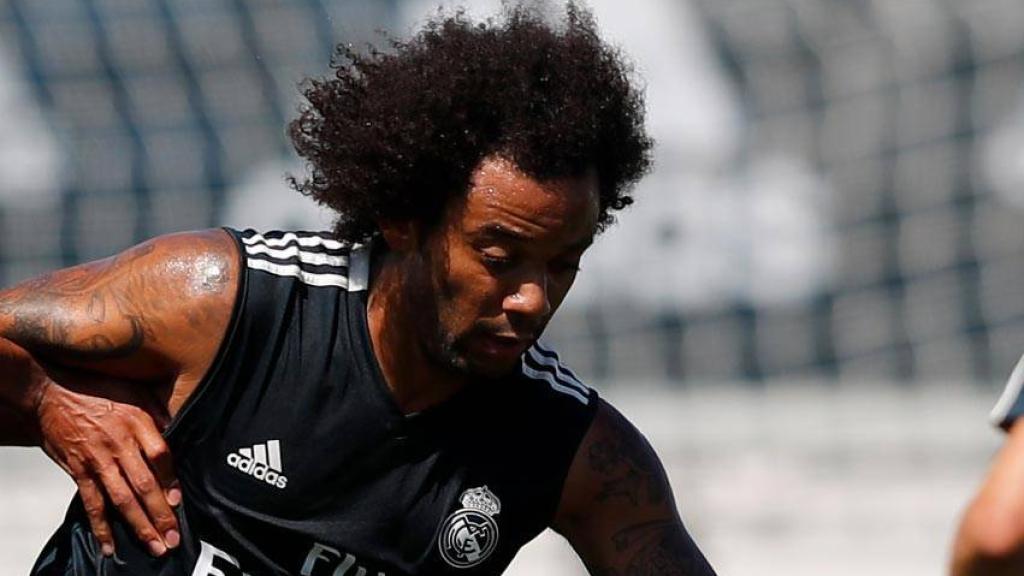 Varane y Marcelo entrenándose