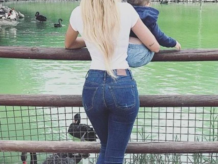 Aurah junto a Nyan en una imagen de las redes sociales.