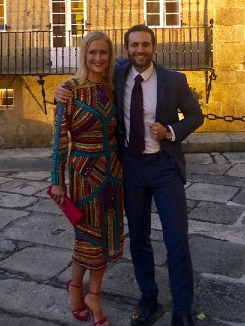 Cristina Cifuentes posando en las redes junto a su hijo Javi.