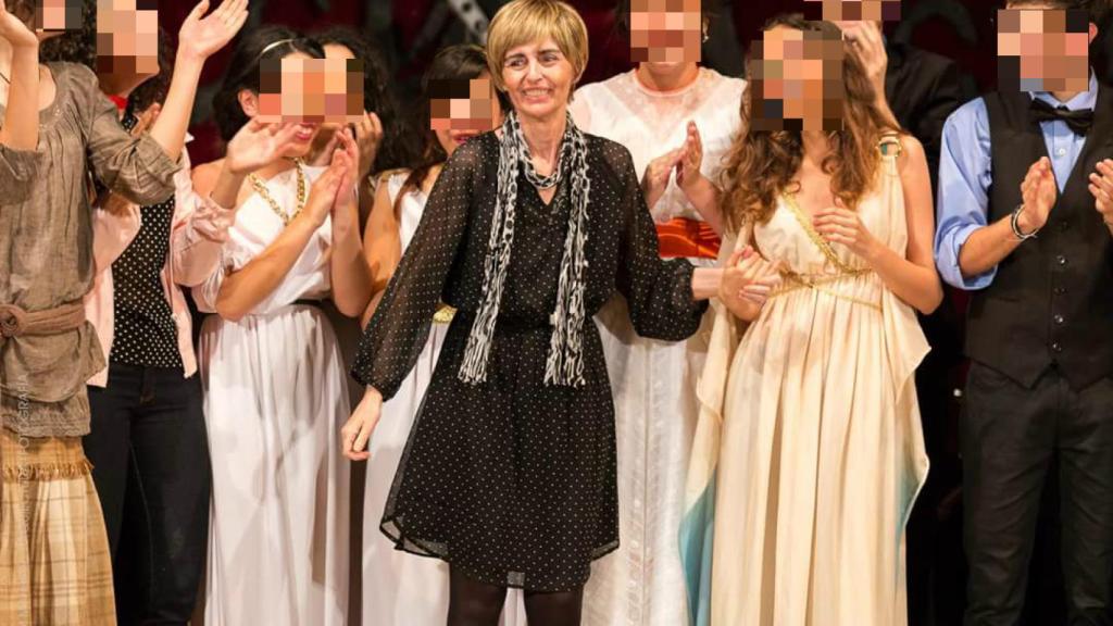 Araceli Campos junto a parte de sus alumnos.