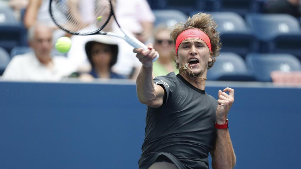 Zverev, golpeando una derecha ante Polansky.