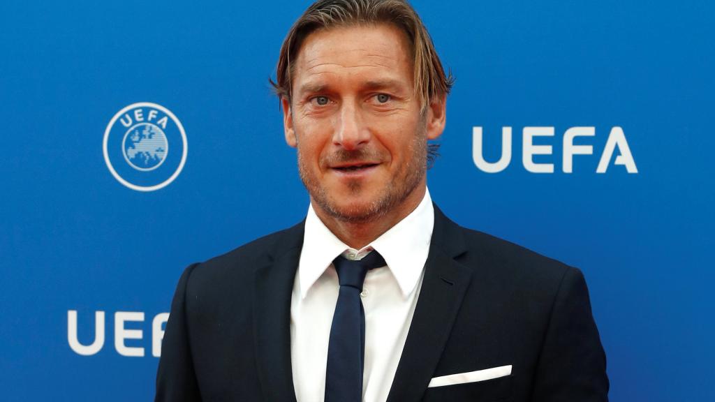 Francesco Totti en la ceremonia de sorteo de la fase de grupos de la Champions League