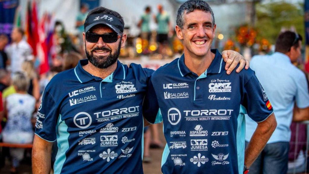 José Manuel Candón junto a su guía, Jonhatan Macías.