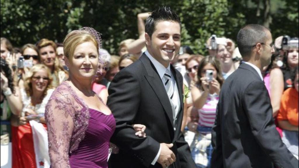 Bustamante junto su madre Ada el día de su boda.