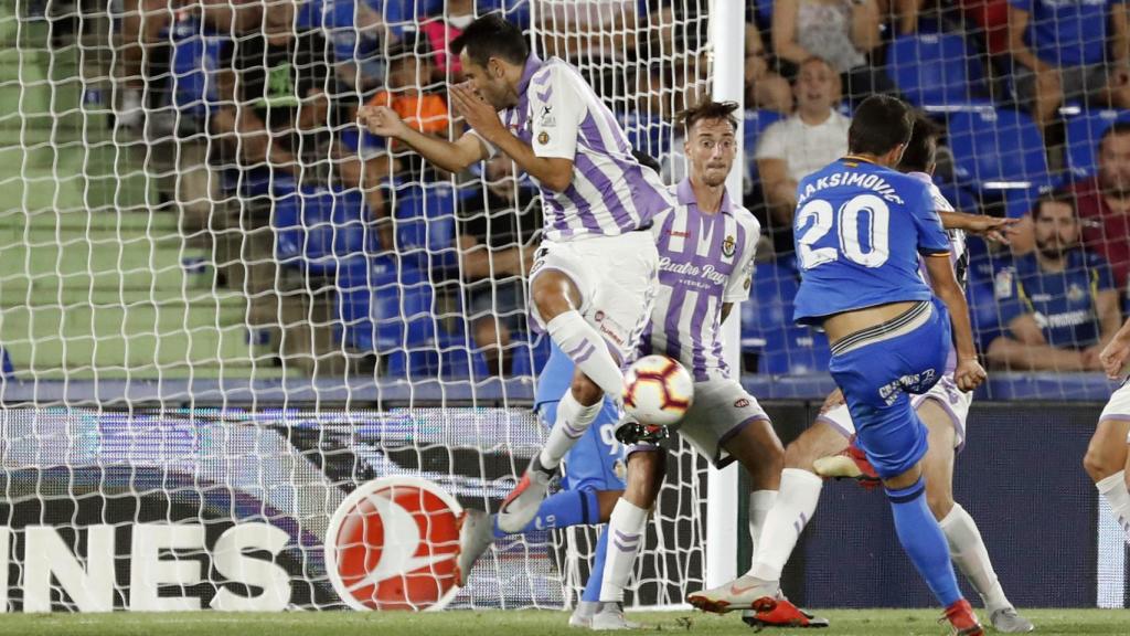 Maksimovic chuta a puerta en el Getafe - Valladolid