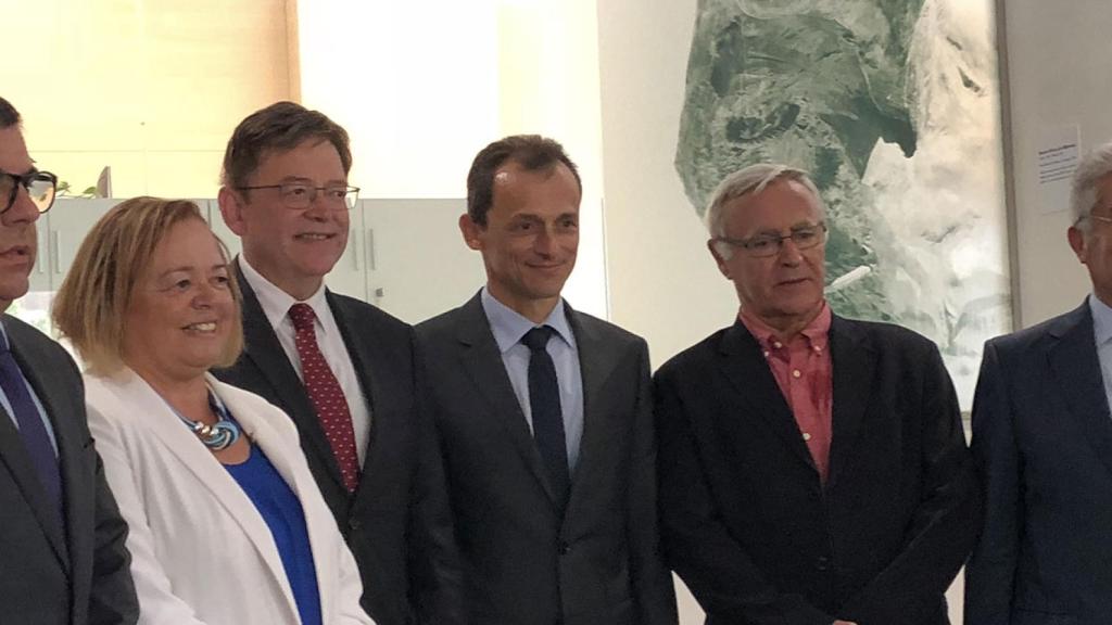 El ministro Pedro Duque (en el centro) en la inauguración de la Casa de la Ciencia del CSIC.