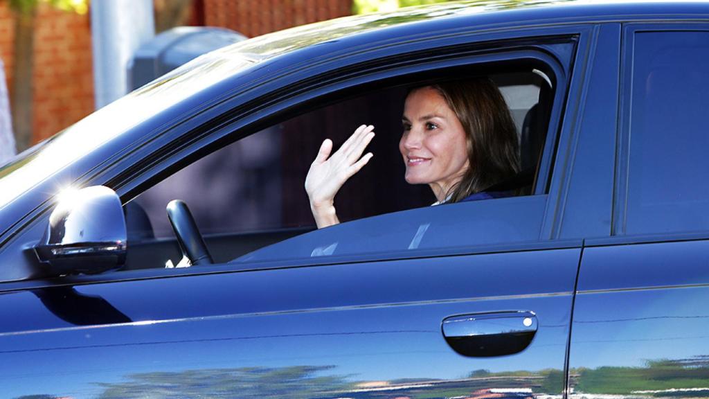 La reina Letizia a su llegada al Santa María de los Rosales.