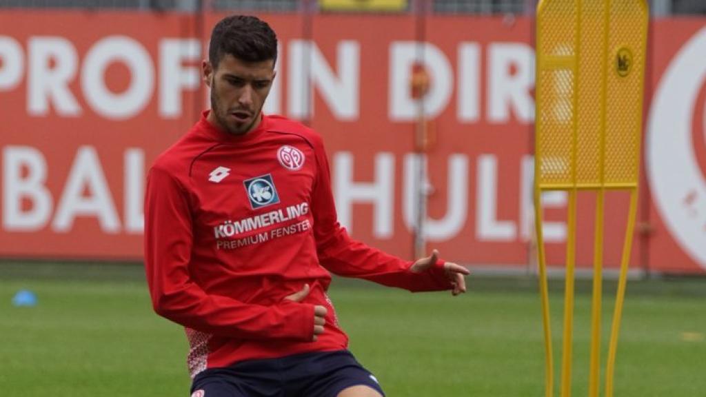 Aarón Martín con el Mainz. Foto: Twitter (@1FSVMainz05)
