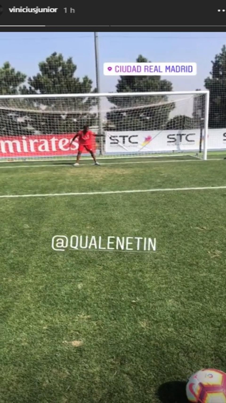 Vinicius juega con su hermano en Valdebebas