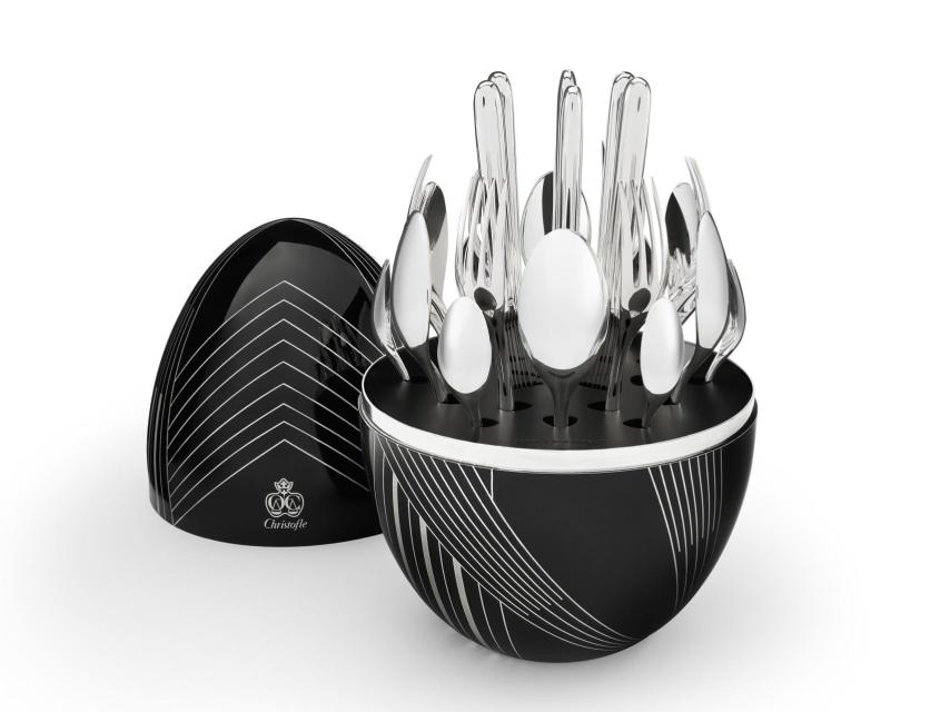 Cubertería de 24 piezas de plata.