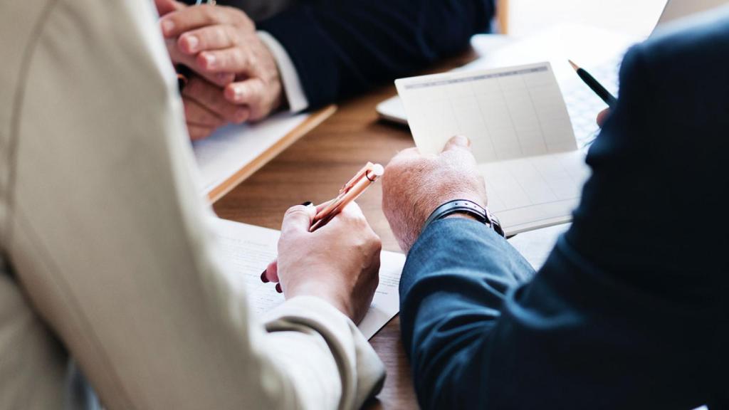 Si un sistema de inteligencia artificial ayuda a redactar los textos legales, ¿de quién es la autoría?