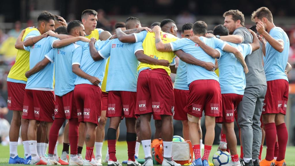 Los jugadores del Fluminense calentando