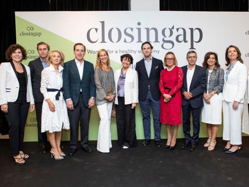 Pilar García de la Puebla, directora de Comunicación y Relaciones Institucionales de BMW Group; Juan Alonso de Lomas, presidente de L’Oréal España; Begoña Elices, directora general de Comunicación y Presidencia de Repsol; Antonio Huertas, presidente de Mapfre; Marieta Jiménez, presidenta y directora ejecutiva de Merck en España; Soledad Murillo, Secretaria de Estado de Igualdad; Eduardo Petrossi, consejero delegado de Mahou San Miguel; Belén Garijo, CEO de Merck Healthcare a nivel global; Francisco Román, presidente de Vodafone España; Ana Polanco, directora del Comité Ejecutivo de ClosinGap; Lourdes Ripoll de Oleza, directora general adjunta al CEO de Meliá Hotels.