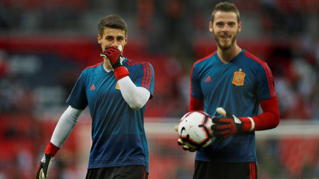 Kepa y De Gea, durante un calentamiento con la Selección