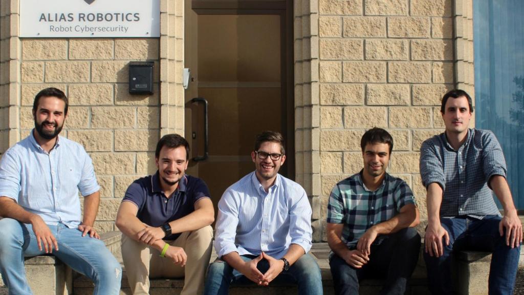 El equipo de Alias Robotics.