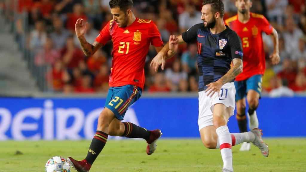Ceballos con el balón contra Croacia