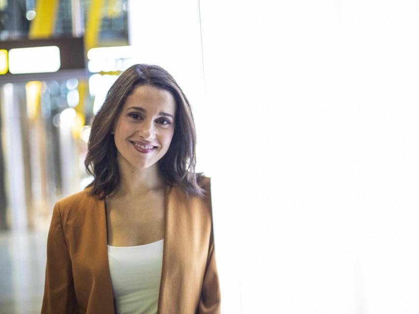 Arrimadas dice que seguirá yendo a TV3 para decir la verdad, sin complejos.