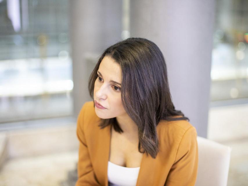 Arrimadas asegura que este país merece universidades libres de las garras del bipartidismo.