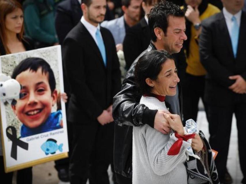 Los padres del menor asesinado, Ángel Cruz y Patricia Ramírez, el día del funeral de su hijo en la Catedral de Almería.