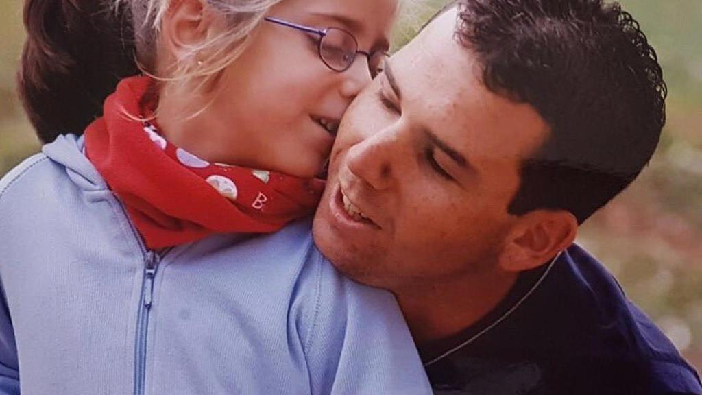 Celia en una foto antigua junto a Sergio García.