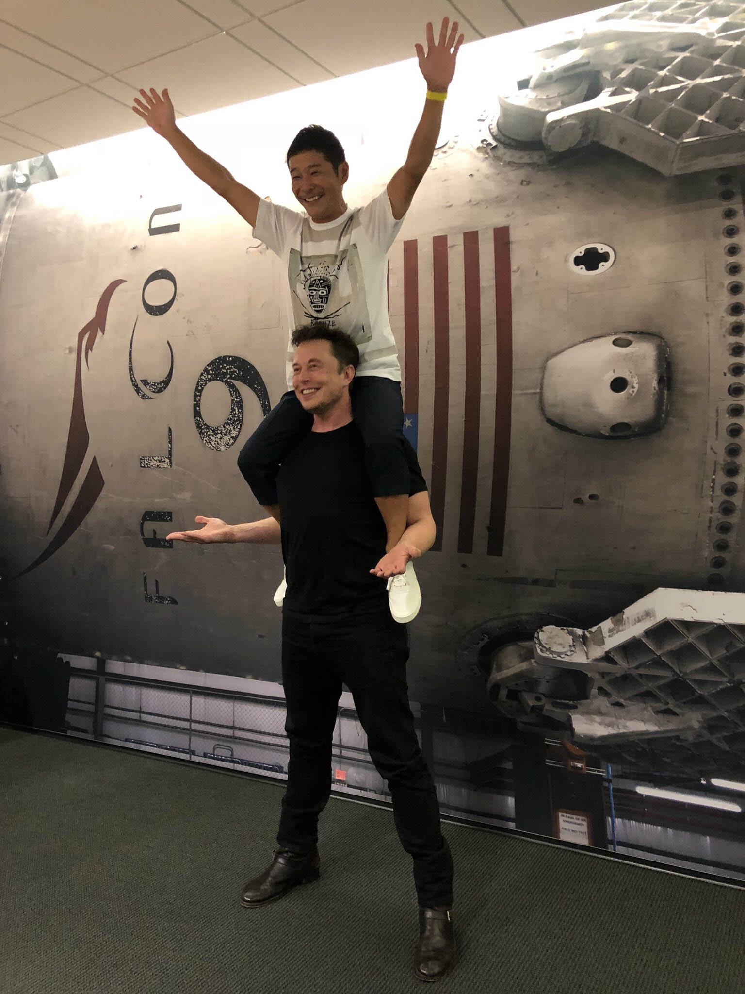 Yusaku Maezawa elon musk falcon 9 viaje turistico a la luna