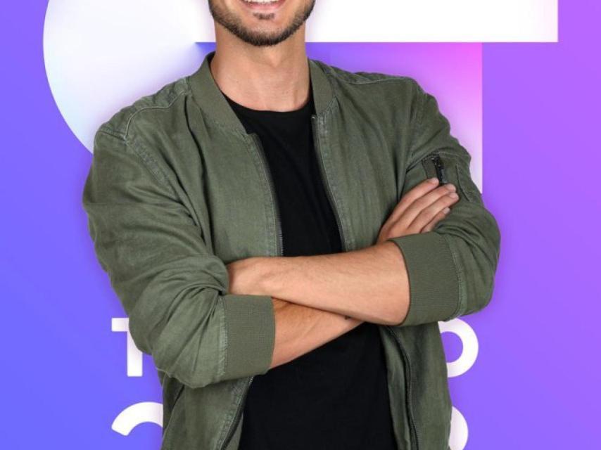 Carlos Right  en la imagen promocional.