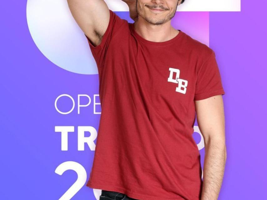 Miki  en la imagen promocional.