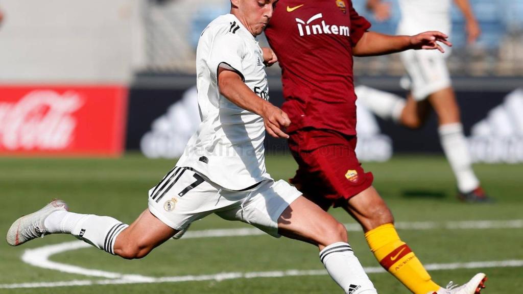 Alberto disparando ante la Roma