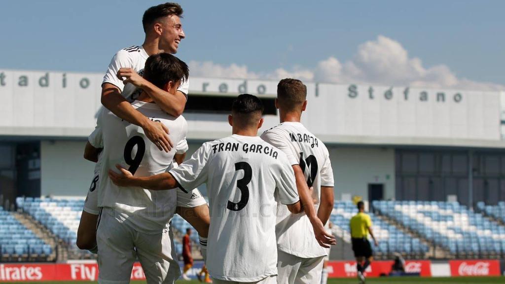 El juvenil celebra el primer gol