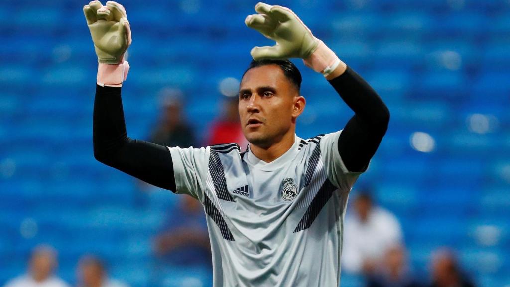 Keylor Navas, durante un calentamiento en el Santiago Bernabéu