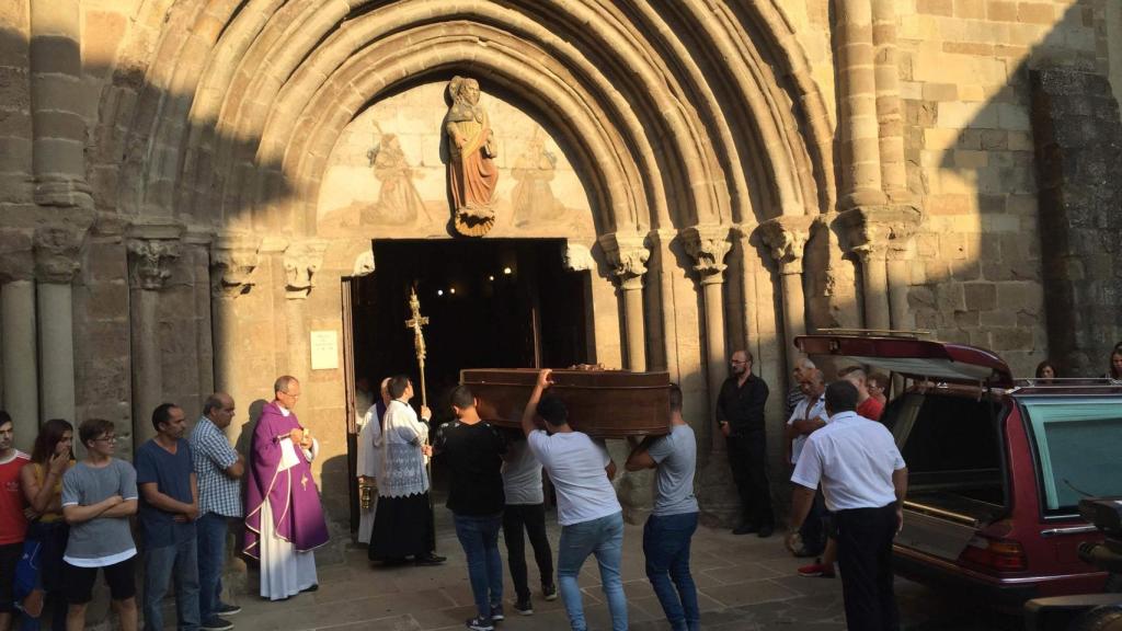 Imágenes del funeral de los tres miembros de la familia Jiménez Echeverría