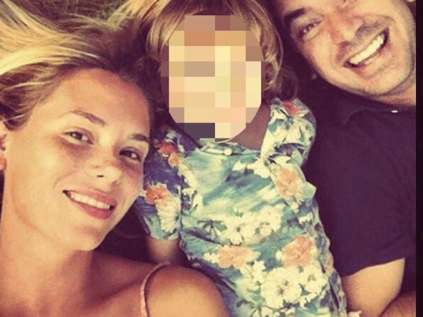 Arturo Valls, Patricia y su hijo en una imagen de sus redes sociales.