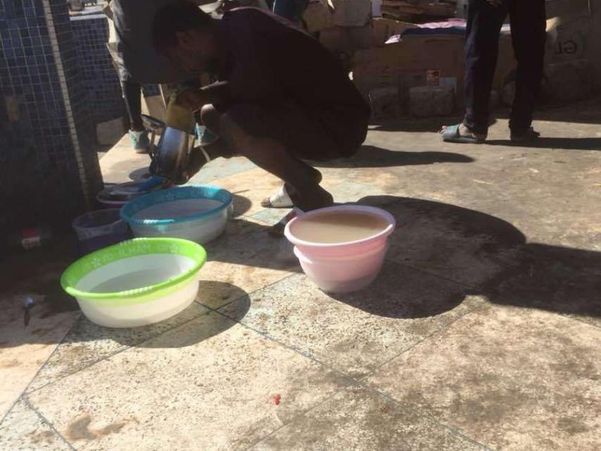 Malviven en el campamento.