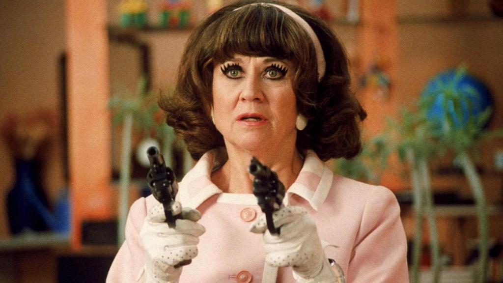 Julieta Serrano como Lucía en Mujeres al Borde de un Ataque de Nervios (1988).