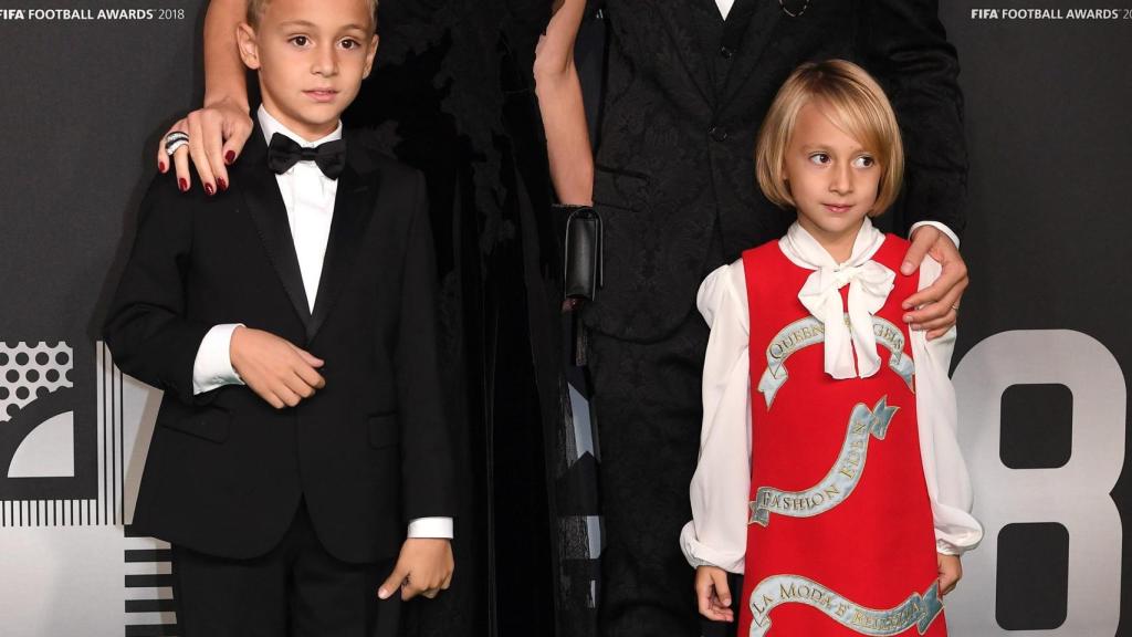 Luka Modric con su familia, en la gala de FIFA The Best 2018