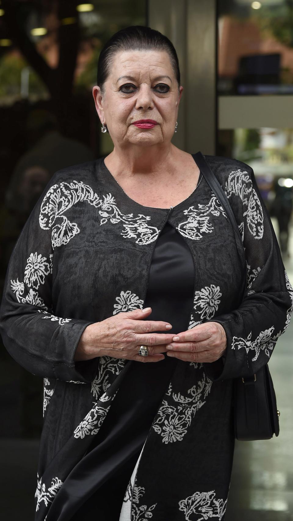 Carmen Jara en el entierro.