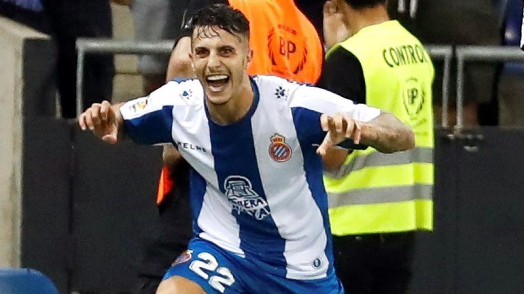 Los futbolistas del conjunto de Llobregat celebrando el gol